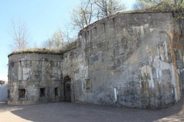 Правда ли, что в Брестской крепости продаётся казарма и пороховой погреб? Правда ли, что в Брестской крепости продаётся казарма и пороховой погреб?