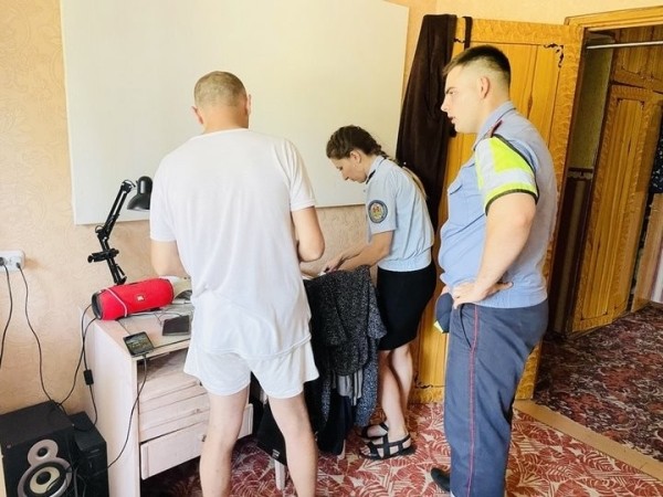 Инспекторы внезапно пришли домой к водителям, забывшим заплатить штраф, и арестовали их имущество Инспекторы внезапно пришли домой к водителям, забывшим заплатить штраф, и арестовали их имущество