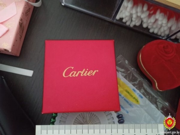 В Могилеве парень украл у знакомой золотую цепочку Cartier стоимостью 8000 рублей