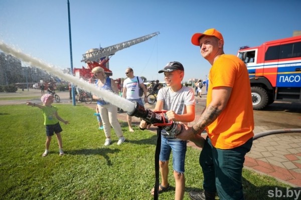 В Бресте открыли ЧМ по пожарно-спасательному спорту В Бресте открыли ЧМ по пожарно-спасательному спорту