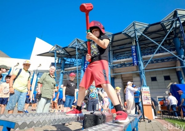 В Бресте открыли ЧМ по пожарно-спасательному спорту В Бресте открыли ЧМ по пожарно-спасательному спорту