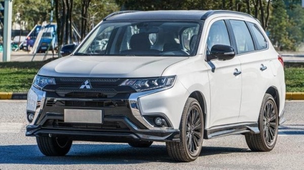 Россиянин купил в Беларуси новый Mitsubishi Outlander на $8000 дешевле, чем в России Россиянин купил в Беларуси новый Mitsubishi Outlander на $8000 дешевле, чем в России
