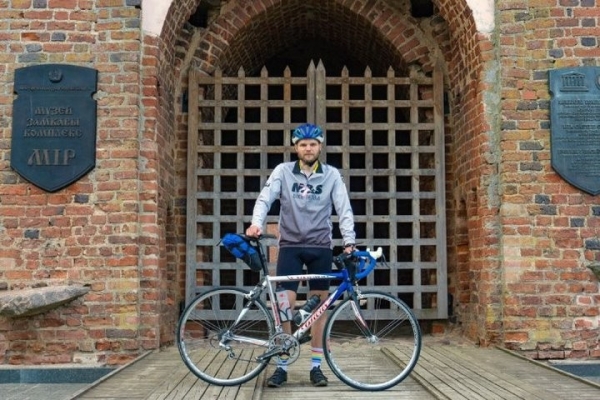 Медик из Кобрина купил велосипед, чтобы ездить на работу, а вскоре проехал марафон на 600 километров Медик из Кобрина купил велосипед, чтобы ездить на работу, а вскоре проехал марафон на 600 километров