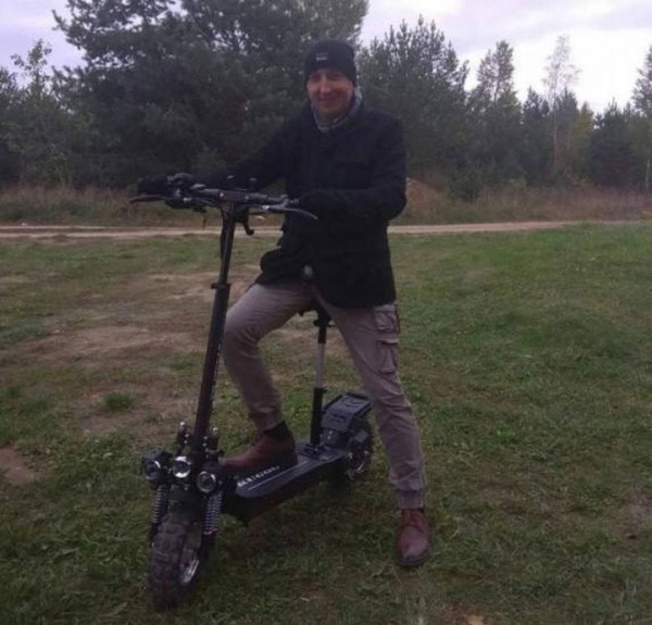 Мужчина дешево и быстро съездил в Польшу — на электросамокате. Сколько заплатил за дорогу?