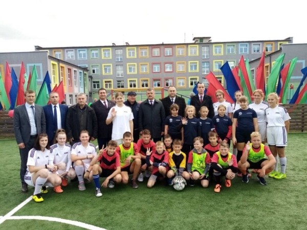 В Дрогичинском районе тожественно открыли мини-футбольную площадку