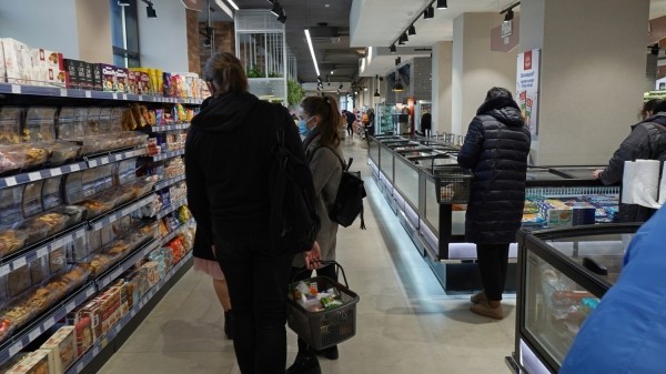 В магазинах все больше касс самообслуживания: что это дает ретейлу