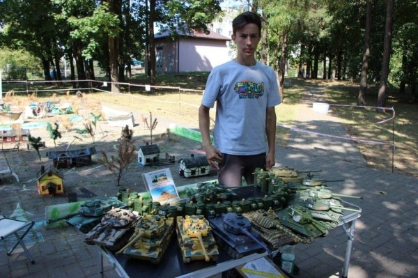 Хобби стало бизнесом. Белорусы повторили знаменитую игру World of Tanks в реальных условиях Хобби стало бизнесом. Белорусы повторили знаменитую игру World of Tanks в реальных условиях