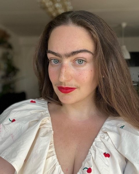 7 фото учительницы, которая отказывается сбривать волосы на лице 7 фото учительницы, которая отказывается сбривать волосы на лице