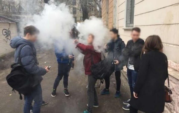 Вейпы и школы: депутаты приняли законопроект «О лицензировании» Вейпы и школы: депутаты приняли законопроект «О лицензировании»