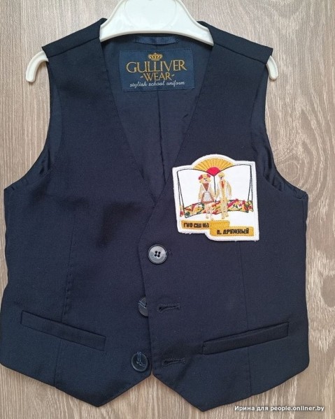 Пришили эмблему размером с половину первоклассника... А какие у вас знаки отличия? Пришили эмблему размером с половину первоклассника... А какие у вас знаки отличия?