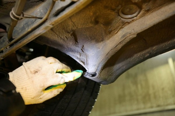 «Дедушка никого к машине не подпускал». История Audi A6 (С4), которая в семье белорусов уже 15 лет «Дедушка никого к машине не подпускал». История Audi A6 (С4), которая в семье белорусов уже 15 лет