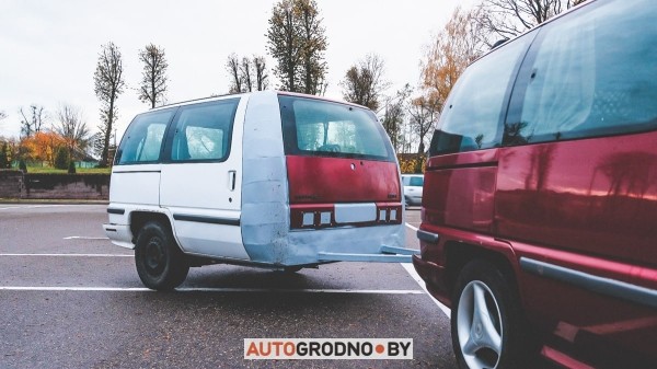 Белорус распилил автомобиль, чтобы сделать из него прицеп Белорус распилил автомобиль, чтобы сделать из него прицеп