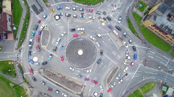 Без навигатора не соваться. 7 необычных автомобильных развязок мира