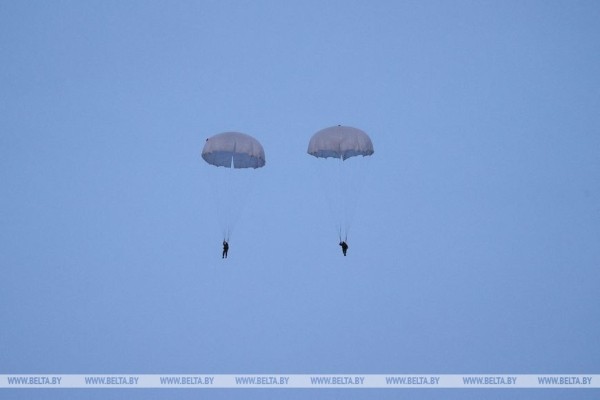 Ночное десантирование на полигоне Брестский Ночное десантирование на полигоне Брестский