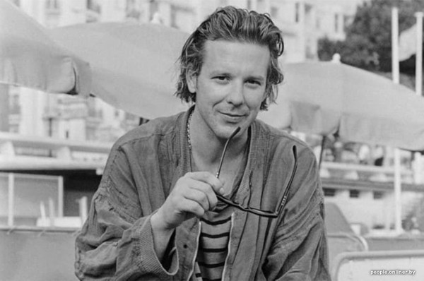 Как выглядят кинозвезды из 1990-х, от которых мы фанатели