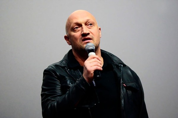 Как выглядят кинозвезды из 1990-х, от которых мы фанатели