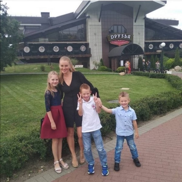 «По вечерам все вместе делаем уроки. Дети – школьные, а я – университетские». Истории мам-студенток