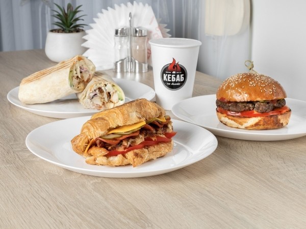 Новинки в меню «Кебаб на болоте» на Киевке: сытные комплексные обеды по доступным ценам и обалденные сезонные напитки