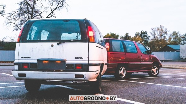 Белорус распилил автомобиль, чтобы сделать из него прицеп Белорус распилил автомобиль, чтобы сделать из него прицеп