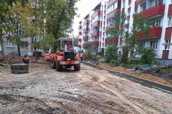 Брестские коммунальные службы продолжают комплексный ремонт городских дворов Брестские коммунальные службы продолжают комплексный ремонт городских дворов
