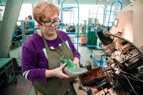 Может ли наниматель изменить время перерыва на отдых и разрешено ли трудиться 15 дней подряд без выходных?