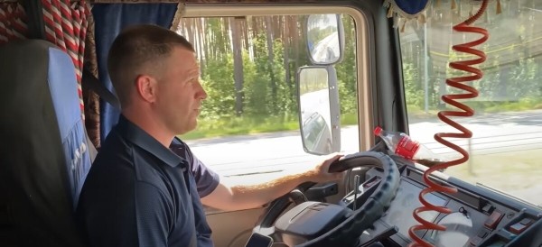 Известный блогер-дальнобойщик купил тягач «ценою в четыре новые покрышки» и стал работать на себя. Как идёт бизнес? Известный блогер-дальнобойщик купил тягач «ценою в четыре новые покрышки» и стал работать на себя. Как идёт бизнес?