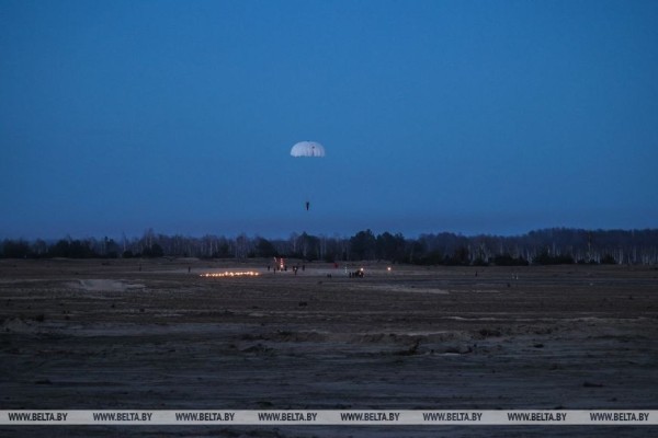 Ночное десантирование на полигоне Брестский Ночное десантирование на полигоне Брестский