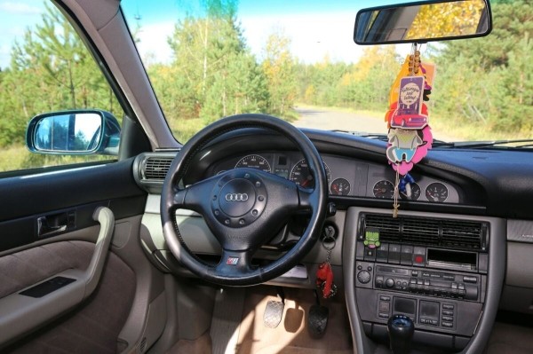 «Дедушка никого к машине не подпускал». История Audi A6 (С4), которая в семье белорусов уже 15 лет «Дедушка никого к машине не подпускал». История Audi A6 (С4), которая в семье белорусов уже 15 лет