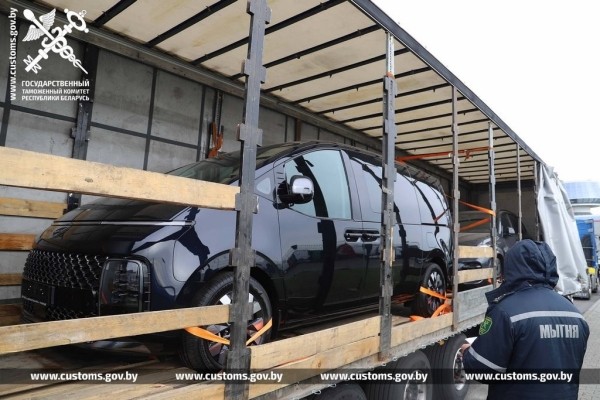 Шесть автомобилей премиум-класса задержали на таможне в Бресте. Что произошло?