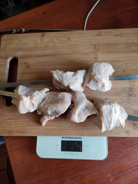 Белорус купил порцию шашлыка и удивился, что четверть веса — это не мясо Белорус купил порцию шашлыка и удивился, что четверть веса — это не мясо