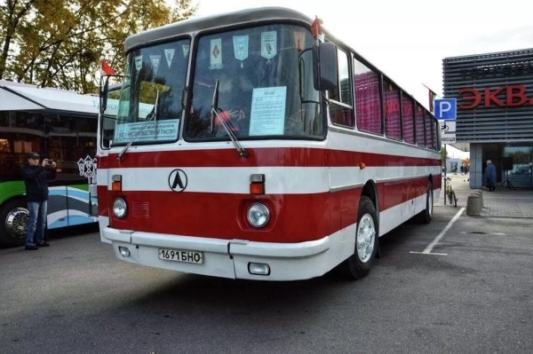 Житель Бреста рассказал, как восстанавливает пассажирский автобус времен СССР Житель Бреста рассказал, как восстанавливает пассажирский автобус времен СССР