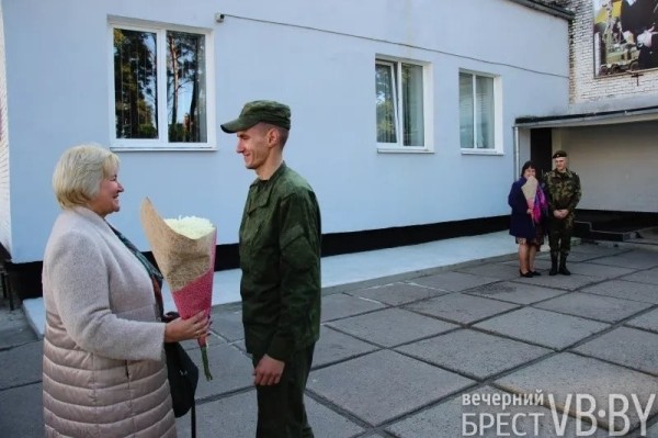 «Брестское небо надежно защищено». Воины-ракетчики 115 ЗРП пригласили в гости мам