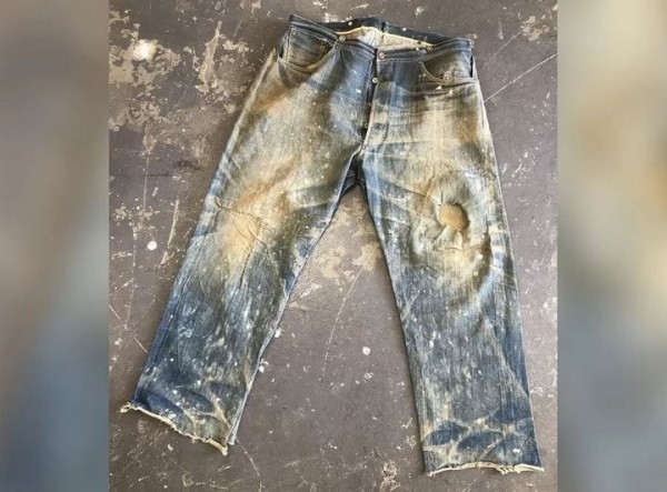 Сколько могут стоить старые изношенные джинсы?