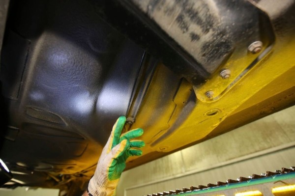 «Дедушка никого к машине не подпускал». История Audi A6 (С4), которая в семье белорусов уже 15 лет «Дедушка никого к машине не подпускал». История Audi A6 (С4), которая в семье белорусов уже 15 лет