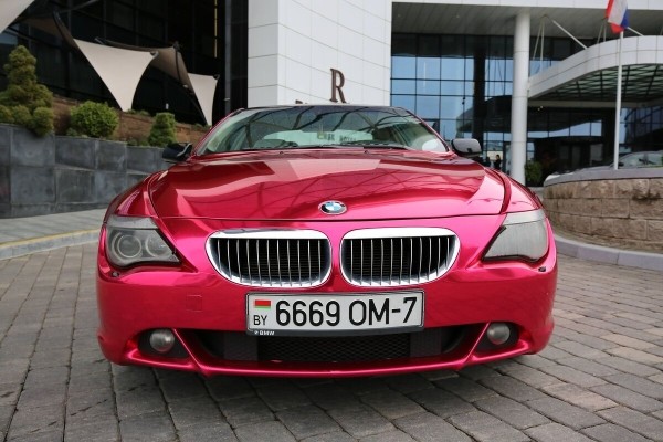 Минская «Барби» на розовом BMW 6-series: «Плёнка обошлась в $1 000, и я ждала её месяц» Минская «Барби» на розовом BMW 6-series: «Плёнка обошлась в $1 000, и я ждала её месяц»