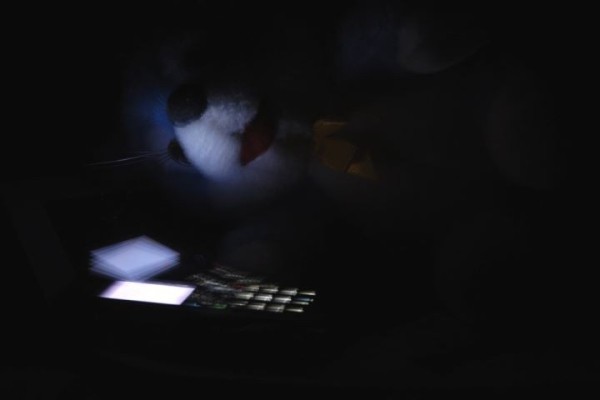 Как телефон влияет на спящего человека? Как телефон влияет на спящего человека?
