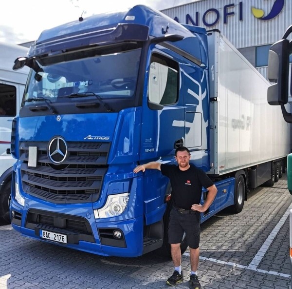 Известный блогер-дальнобойщик купил тягач «ценою в четыре новые покрышки» и стал работать на себя. Как идёт бизнес? Известный блогер-дальнобойщик купил тягач «ценою в четыре новые покрышки» и стал работать на себя. Как идёт бизнес?