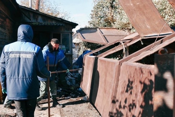 В Бресте прошла акция по уборке двора заброшенного дома В Бресте прошла акция по уборке двора заброшенного дома