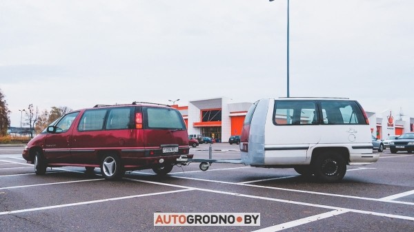 Белорус распилил автомобиль, чтобы сделать из него прицеп Белорус распилил автомобиль, чтобы сделать из него прицеп