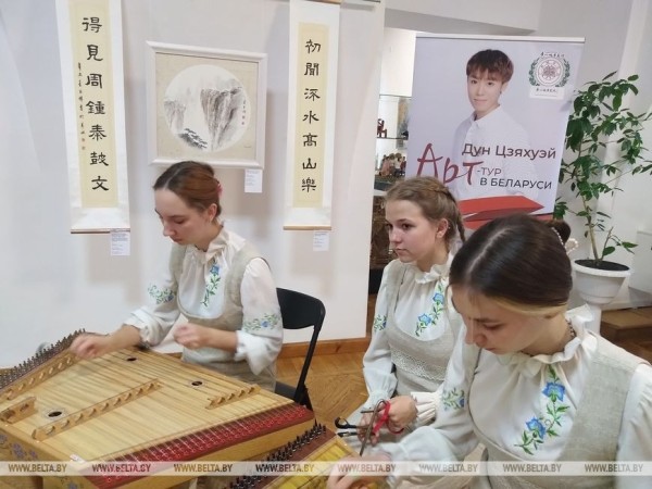 Выставку традиционной китайской живописи и каллиграфии презентовали в Бресте Выставку традиционной китайской живописи и каллиграфии презентовали в Бресте
