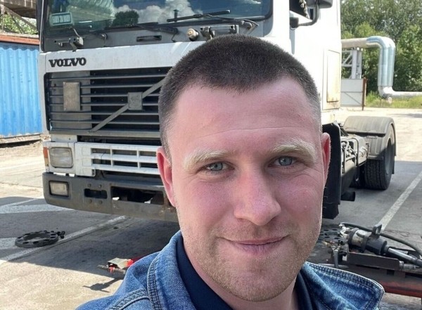 Известный блогер-дальнобойщик купил тягач «ценою в четыре новые покрышки» и стал работать на себя. Как идёт бизнес? Известный блогер-дальнобойщик купил тягач «ценою в четыре новые покрышки» и стал работать на себя. Как идёт бизнес?