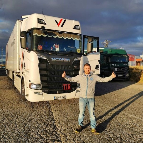 Известный блогер-дальнобойщик купил тягач «ценою в четыре новые покрышки» и стал работать на себя. Как идёт бизнес? Известный блогер-дальнобойщик купил тягач «ценою в четыре новые покрышки» и стал работать на себя. Как идёт бизнес?