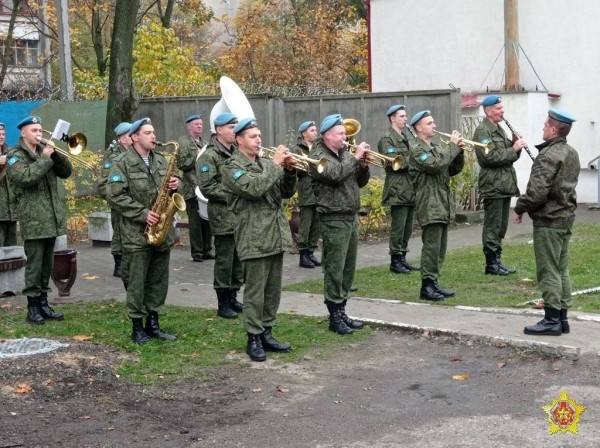 В Беларуси началась отправка призывников на военную службу. Фотофакт из Бреста В Беларуси началась отправка призывников на военную службу. Фотофакт из Бреста