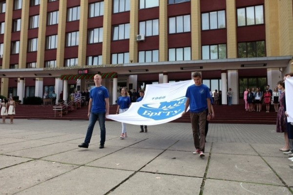 Школьникам предлагают провести осенние каникулы в БрГТУ