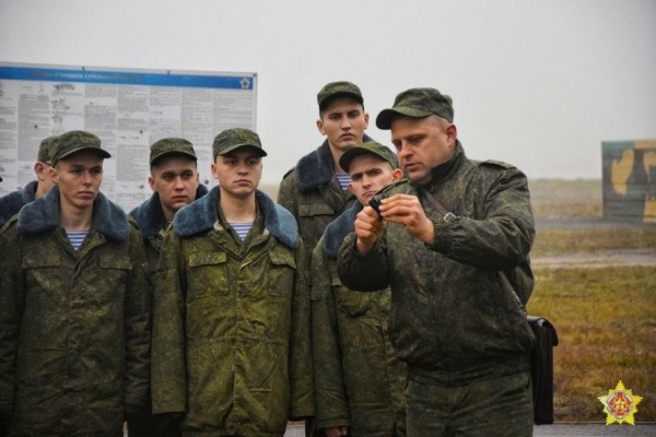 У новобранцев в 38-й Брестской бригаде прошло первое занятие по огневой подготовке