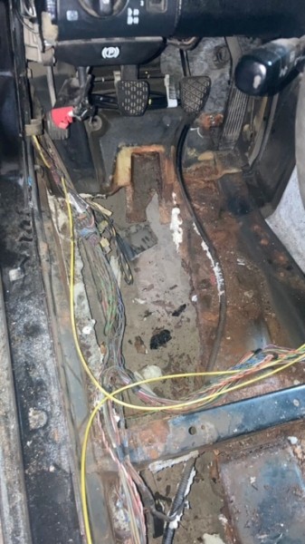 Житель Ивацевичей купил Mercedes-Benz за $2 000, а машина оказалась «трупом» Житель Ивацевичей купил Mercedes-Benz за $2 000, а машина оказалась «трупом»