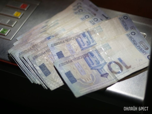Вдова получает пенсию на 10 рублей меньше подруги, такой же вдовы. Почему? Вдова получает пенсию на 10 рублей меньше подруги, такой же вдовы. Почему?