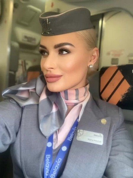 Стюардесса из Беларуси рассказала о несуществующем графике, страхе высоты у коллег и об отпускных рейсах