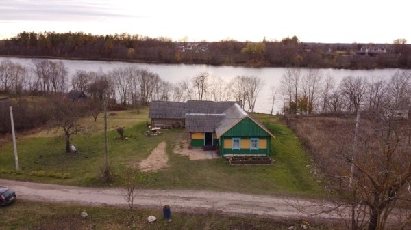 «Мечтала о норковой шубе, а купила дом в деревне». Как супруги обустраивают старую хату прямо на берегу озера «Мечтала о норковой шубе, а купила дом в деревне». Как супруги обустраивают старую хату прямо на берегу озера