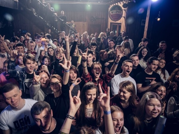 В Бресте 23 октября прошел отчетный концерт начинающих гитаристов. На сцену PUB&CLUB COYOTE взошло 36 новоиспеченных музыкантов. Как это было?